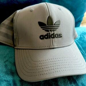 NWOT Adidas Grey and Black Baseball Cap